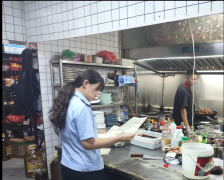 <b>尽情品尝城市的炊火气</b>