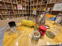 <b>就和三只松鼠成立起了优良的合做关系</b>